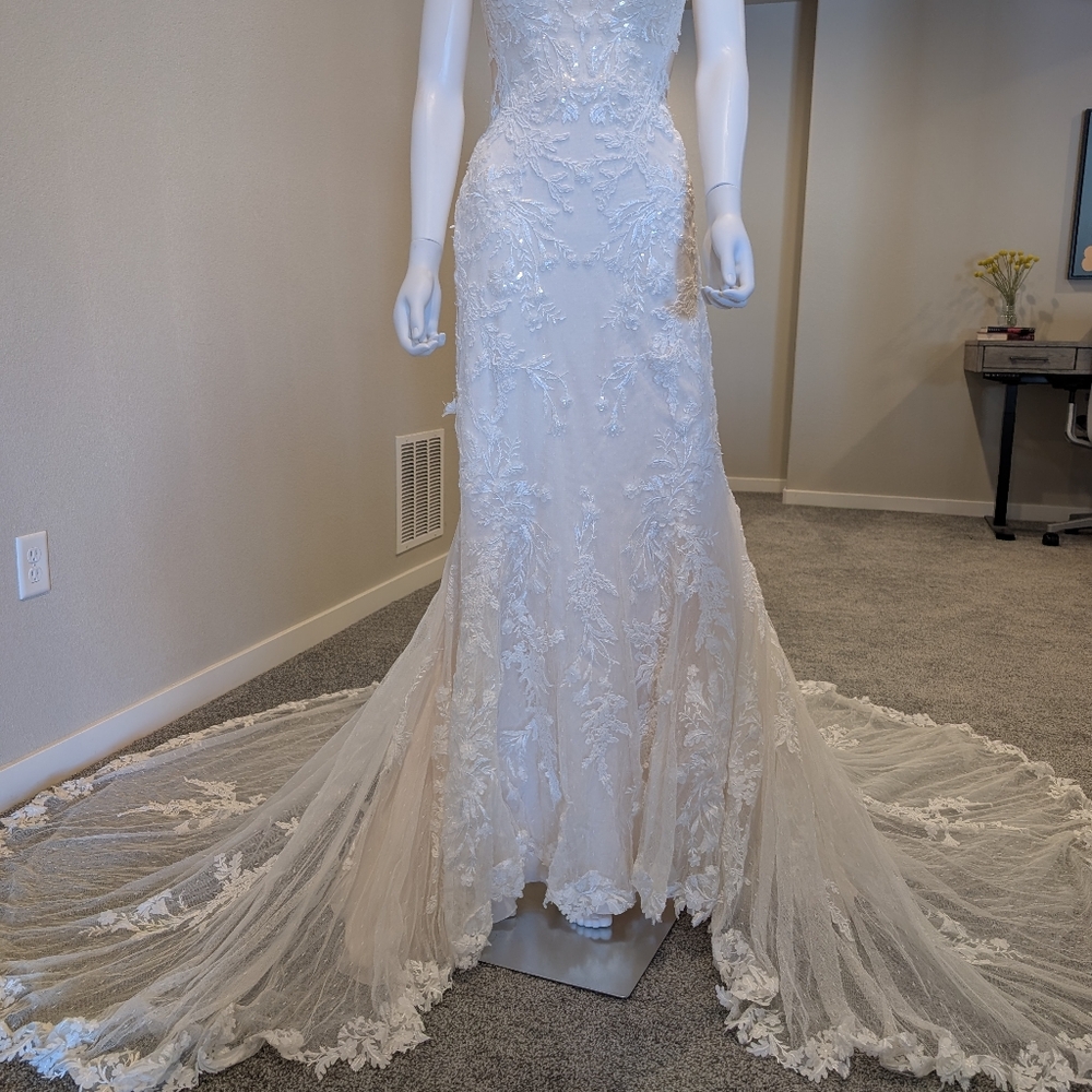 Elegant Lace Wedding Dress